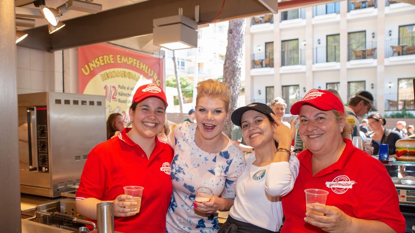 Melanie Müller bei der Eröffnung des zweiten Grillmüller in Peguera