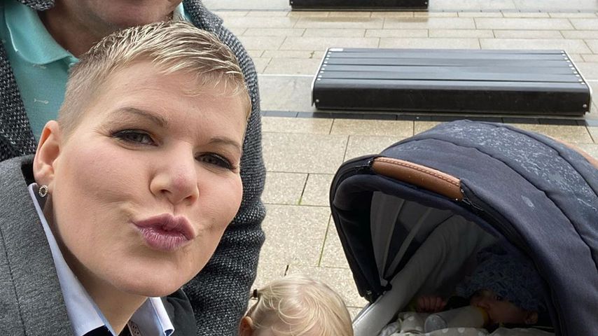 Melanie Müller mit ihrem Mann Mike und ihren Kindern