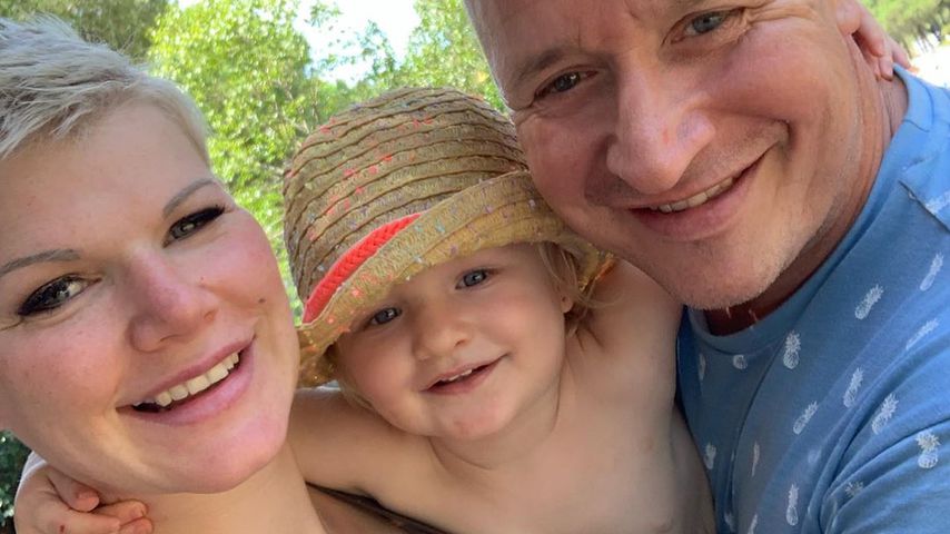 TV-Bekanntheit Melanie Müller mit ihrer Tochter und Ehemann Mike