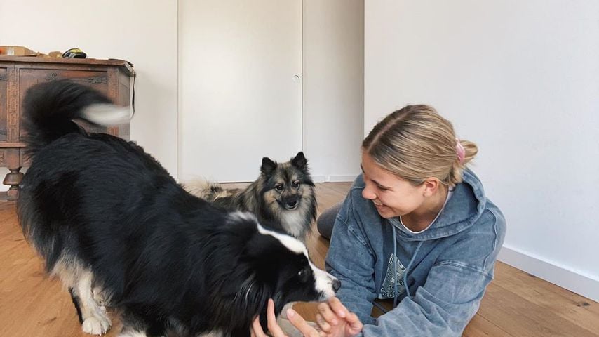 Melina Sophie mit ihren beiden Hunden