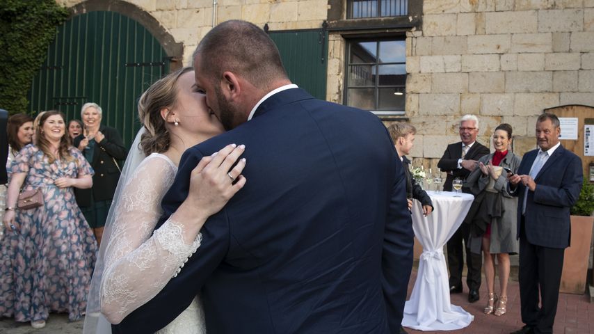 Melissa und Philipp nach ihrer Trauung bei "Hochzeit auf den ersten Blick"