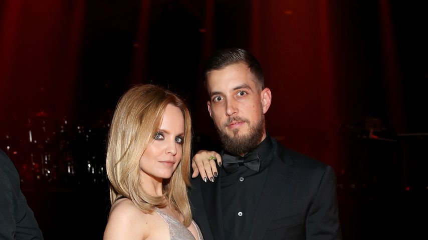 Mena Suvari shoppt auf Sparflamme