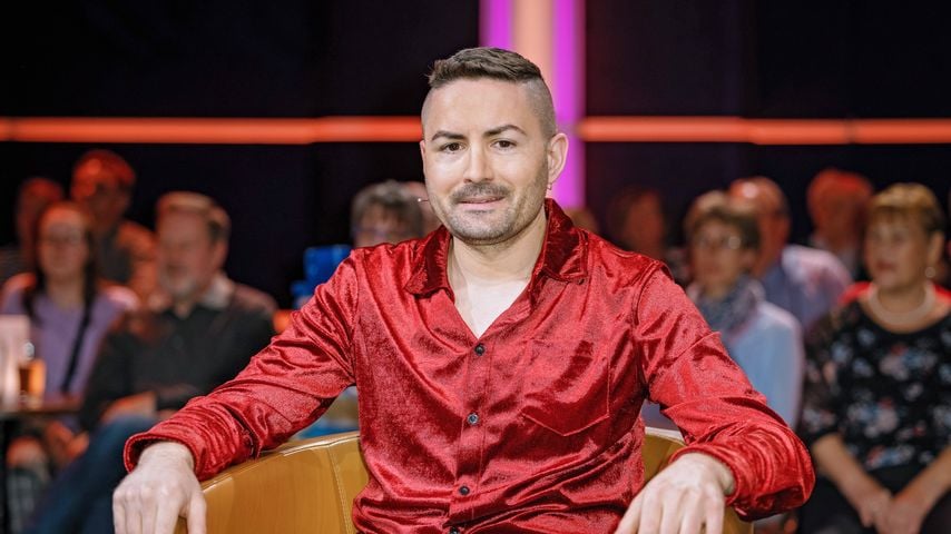 Menderes Bağci bei der Aufzeichnung der MDR-Talkshow Riverboat in der MediaCity Leipzig am 21.04.2023