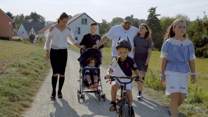 Menowin Fröhlich mit seiner Familie in "Menowin – Mein Dämon und ich"