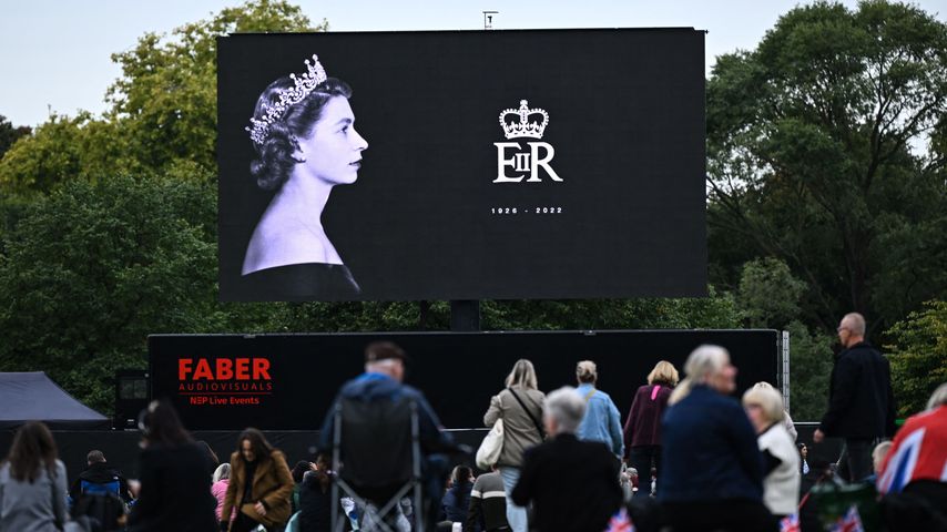 Menschen im Hyde Park vor der Beerdigung von Queen Elizabeth II.
