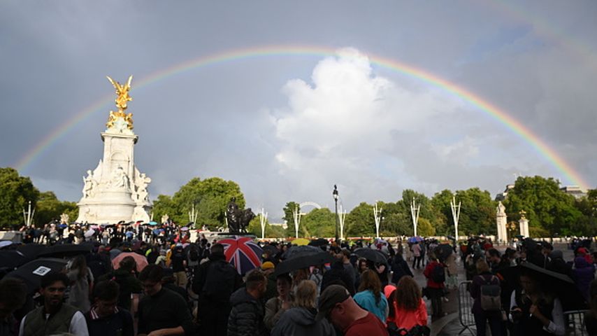 Kurz bevor die Queen starb: Regenbogen strahlte über London