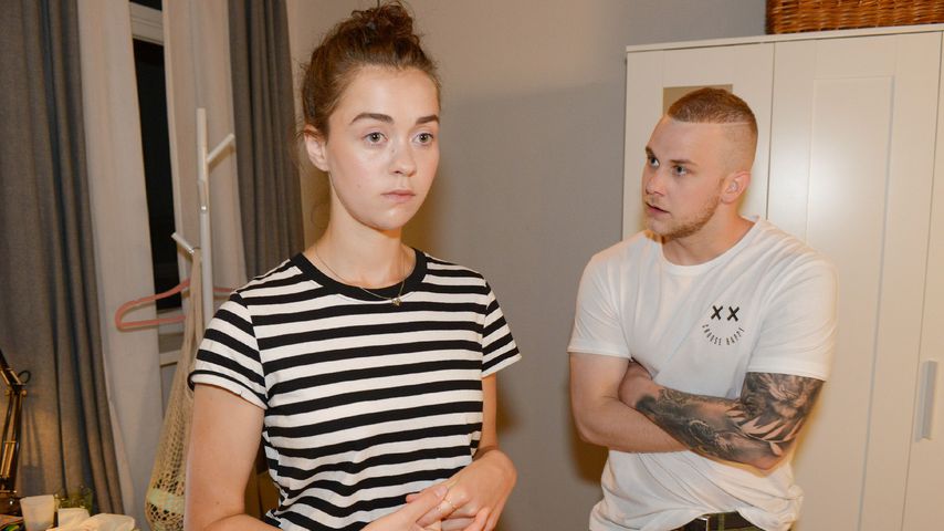 Merle (Ronja Herberich) und Jonas (Felix van Deventer) in einer Szene bei GZSZ