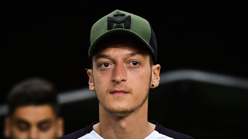 Hommage an Özil: Mannschaft trägt Foto von ihm auf Trikot