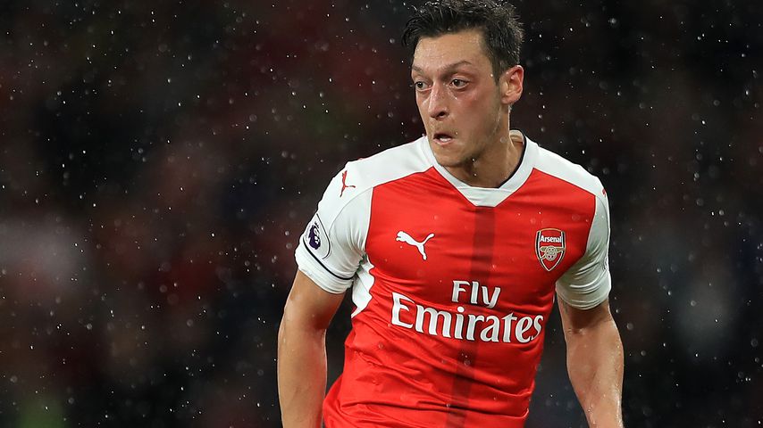 Rührend: Mesut Özil macht krebskranken Fan (11) glücklich