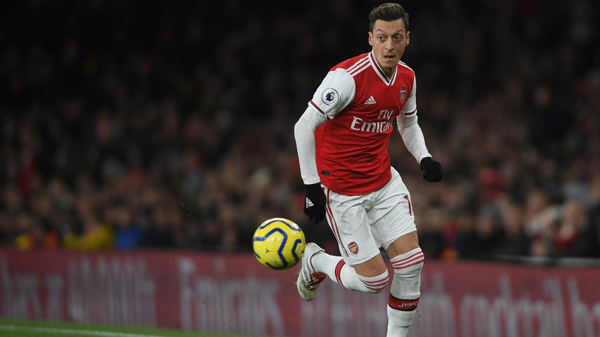 Mesut Özil, Profi-Fußballer
