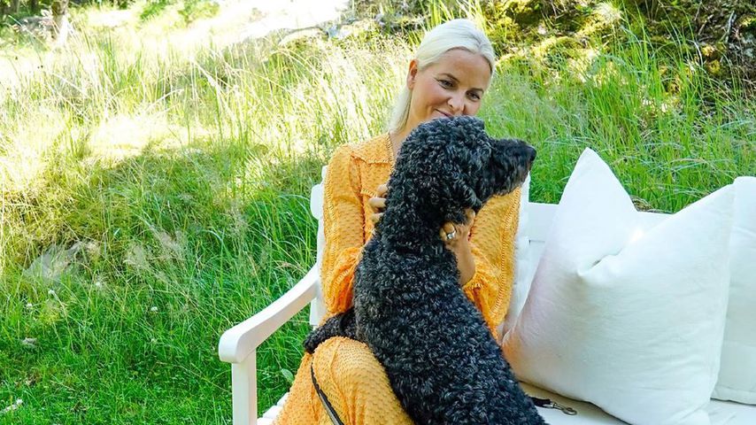 Kronprinzessin Mette-Marit mit ihren Hunden Milly Kakao und Muffins Kråkebolle