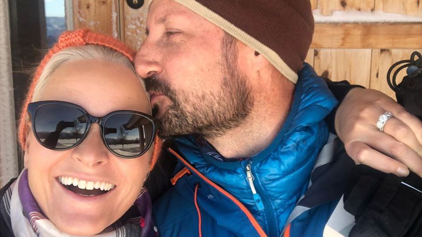 Zwei Schneehasen: Mette-Marit und Haakon total verschmust!