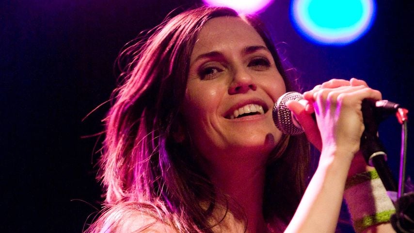 Mia Aegerter singt beim Konzert in Zug, 2009