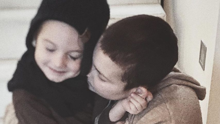 Mia de Vries mit ihrem Sohn Levi