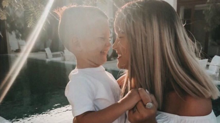 Mia de Vries mit ihrem Sohn Levi