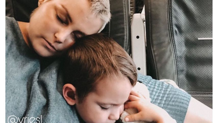 Mia de Vries und ihr Sohn