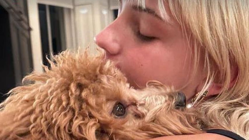 Mia Regan mit ihrem Hund Simba