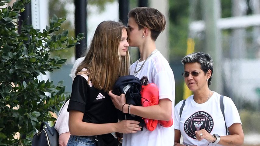 Süß: Hier küsst Romeo Beckham seine Freundin öffentlich
