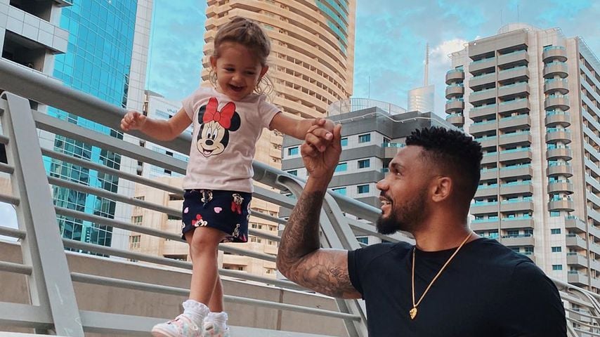 Mia Rose Harrison mit ihrem Vater Dominic Harrison, März 2020