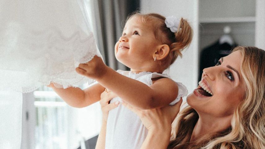 Mia Rose und Sarah Harrison