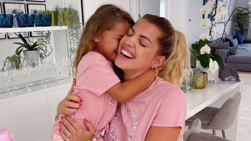 Mia Rose und Sarah Harrison