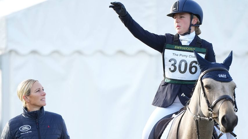 Zara und Mia Tindall bei einem Springturnier in Blenheim Palace
