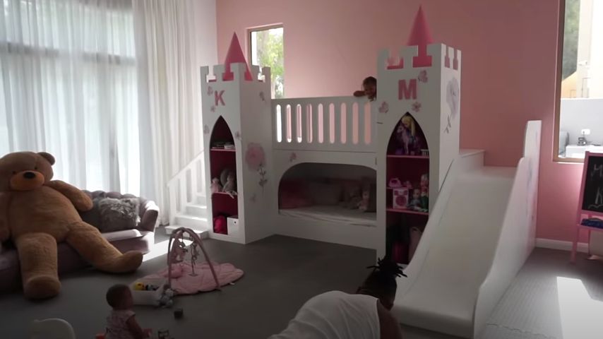 Mia und Kyla Harrisons Spielzimmer mit Schloss