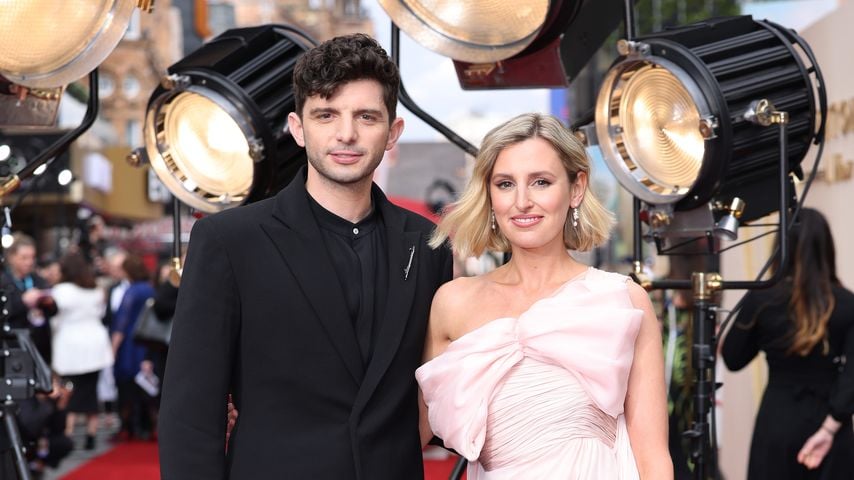 Michael C. Fox und Laura Carmichael, April 2022
