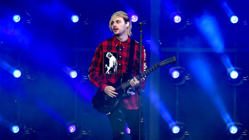 Süße Antrags-Pics: 5 Seconds of Summer-Michael ist verlobt!
