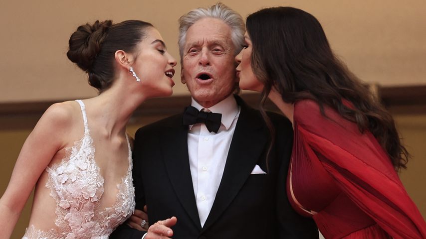 Michael Douglas (m.) Mit seiner Tochter Carys und seiner Frau Catherine Zeta-Jones
