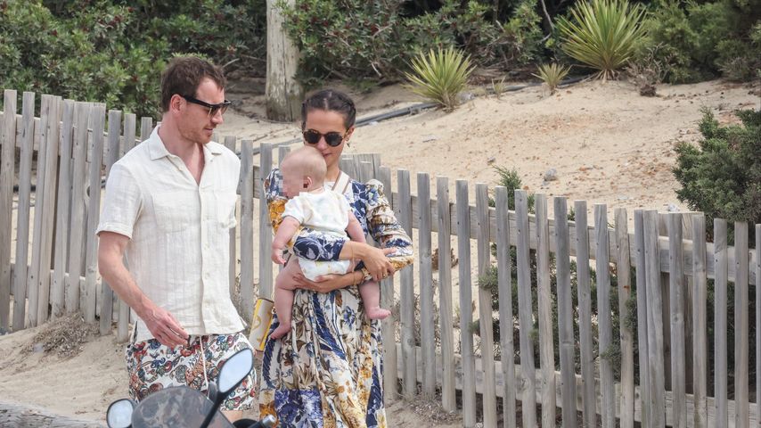 Michael Fassbender und Alicia Vikander mit ihrem Baby auf Ibiza