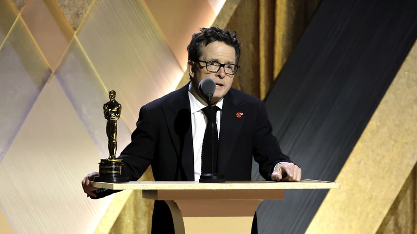 Michael J. Fox mit seinem Jean-Hersholt-Humanitarian-Award 2022