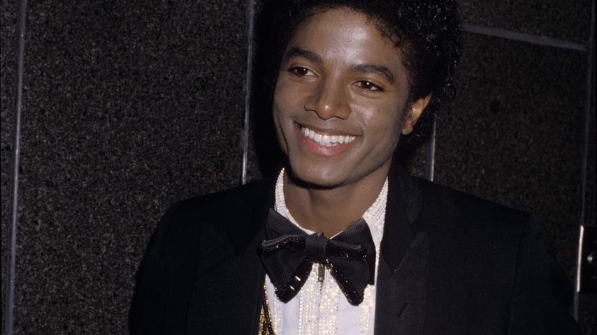 Michael Jackson in den 1980ern in Smoking mit goldener Weste