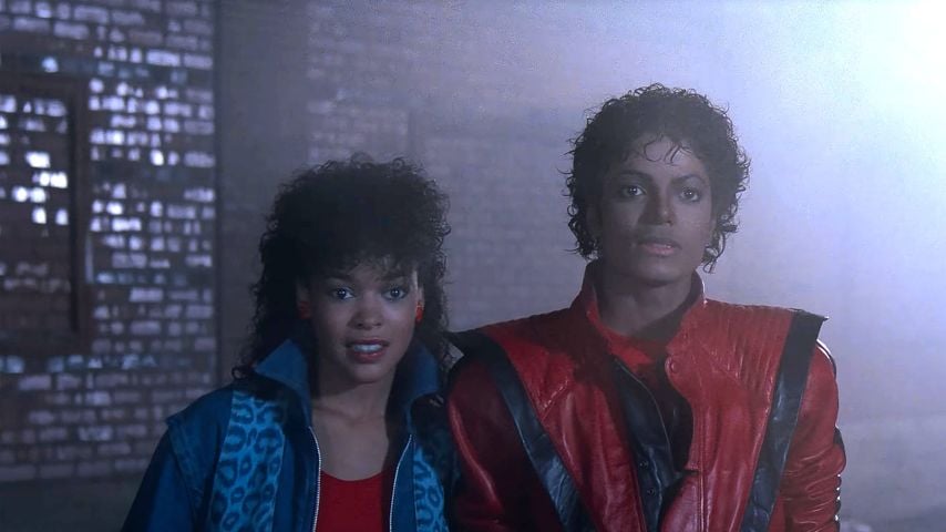 Michael Jackson und Ola Ray in einer Szene aus dem Musikvideo "Thriller" (1983)