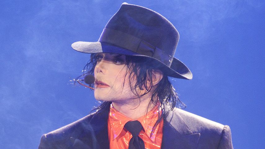 Michael Jackson während einer Performance im April 2002