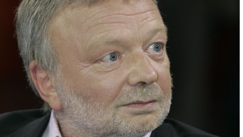 Michael Jürgs guckt zur Seite