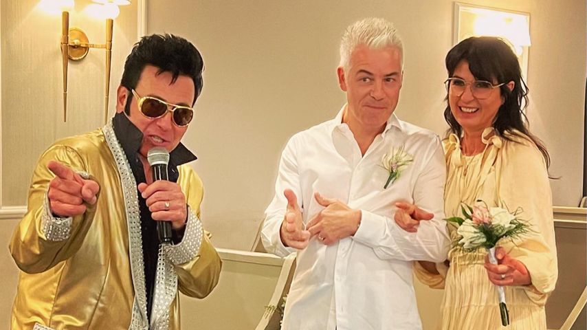 Michael Mittermeier und seine Frau Gudrun mit Elvis-Imitator als Trauredner