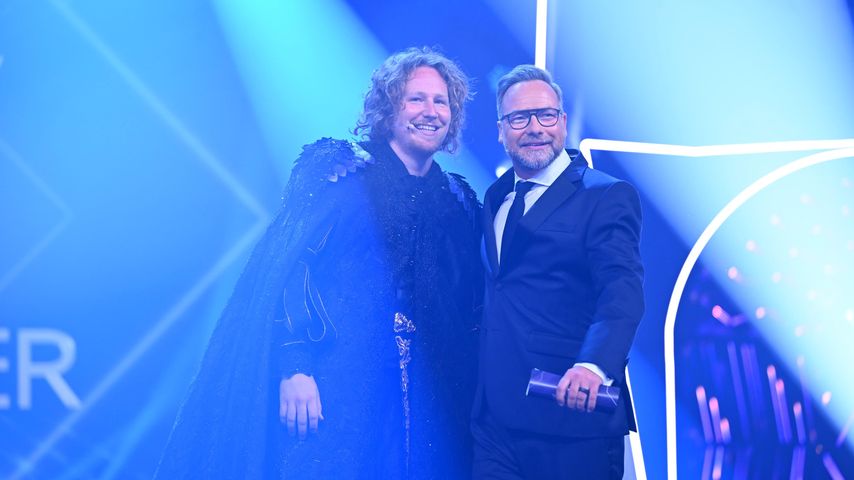 Michael Schulte und Matthias Opdenhövel bei "The Masked Singer"