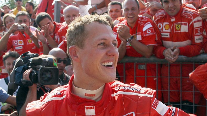 Rührend: Schumi-Fans nehmen Anteil vor Krankenhaus