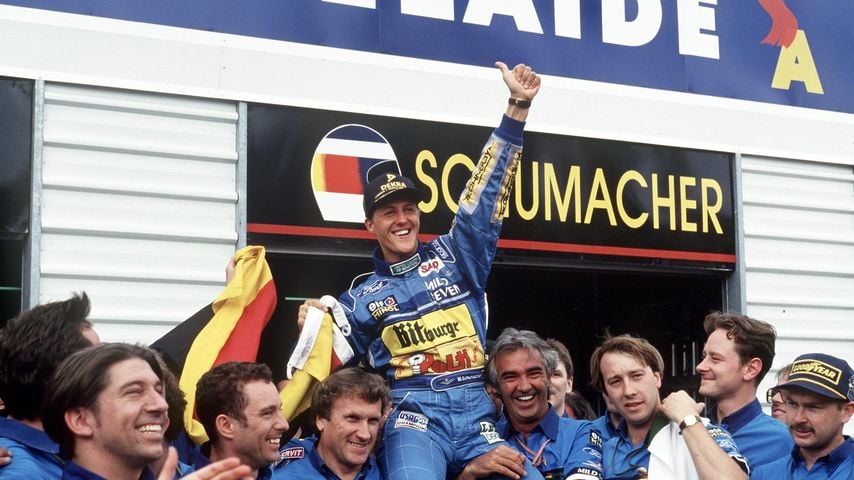 Michael Schumacher und seine Teamkollegen in "Schumacher '94 – Die Geburt einer Legende"