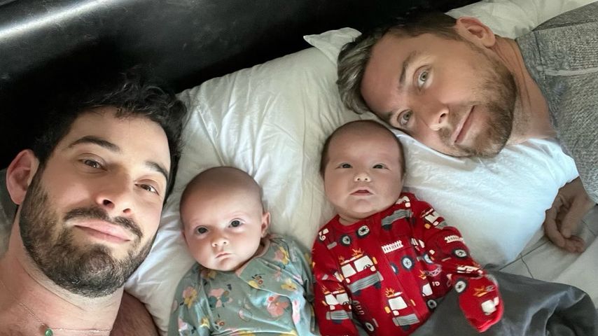 Michael Turchin und Lance Bass mit ihren Kindern