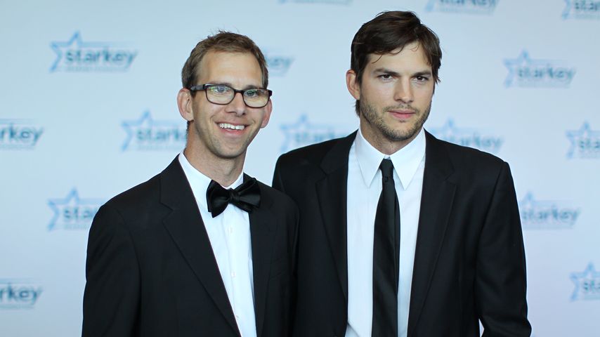 Deshalb verkrachte sich Ashton Kutcher mit seinem Zwilling