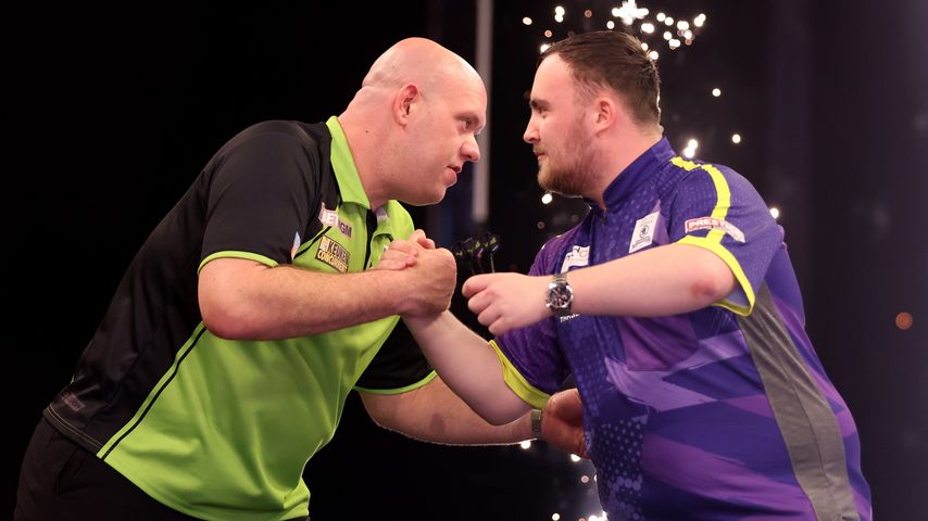 Darts-Profis Michael van Gerwen und Luke Littler
