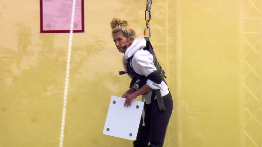 Michaela Scherer beim "Sommerhaus der Stars"-Spiel in Folge 6