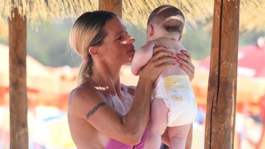 Michelle Hunziker mit ihrem Enkel im August 2023