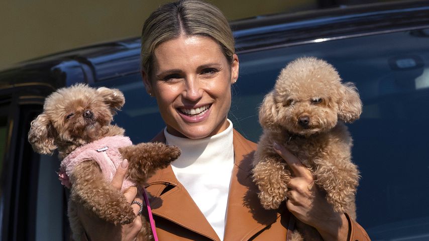 Michelle Hunziker mit ihren Hunden Lilly und Leone in Bergamo