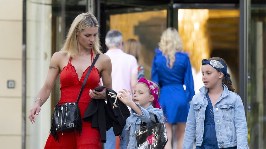 Michelle Hunziker mit ihren Töchtern im Juni 2022