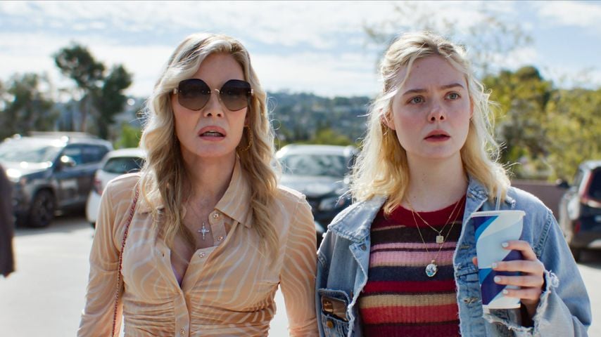 Michelle Pfeiffer und Elle Fanning in der Apple-TV+-Serie "Margos Got Money Troubles" (2025)