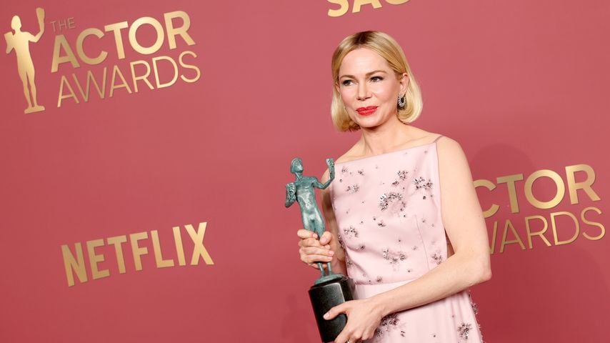 Michelle Williams ehrt den verstorbenen James Van Der Beek