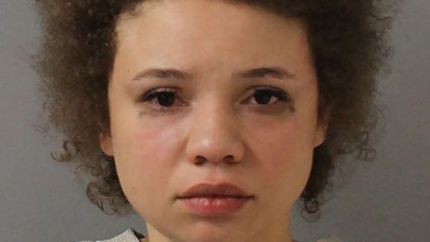 Nach Verhaftung: Mugshot von Mikaela Spielberg aufgetaucht